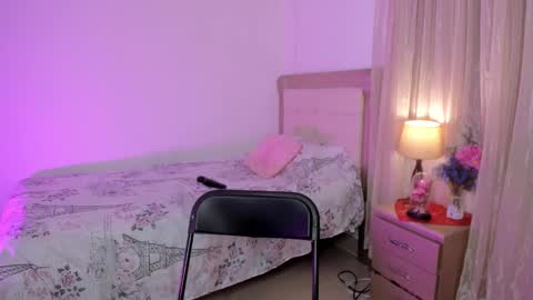 Snapshot of vale_kross chatting on 03/05/25, 02:12 HI IM NEW online show from 03/05/25, 02:12