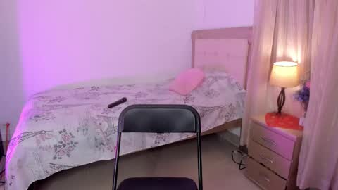 Snapshot of vale_kross chatting on 03/12/25, 02:01 HI IM NEW online show from 03/12/25, 02:01