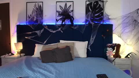 Snapshot of valeery_gomez chatting on 10/30/25, 07:47 Tifanny online show from 10/30/25, 07:47