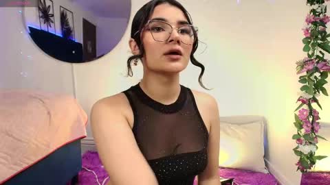 Snapshot of valeery_gomez chatting on 11/18/25, 07:51 Tifanny online show from 11/18/25, 07:51