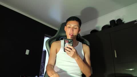 Snapshot of valenteaurum chatting on 11/18/25, 07:29 valentean online show from 11/18/25, 07:29