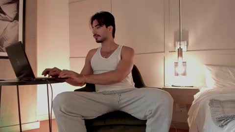 valentin_hoffman online show from 11/14/25, 12:04