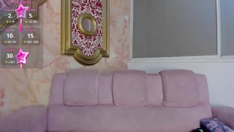 Snapshot of valentina_cortes72 chatting on 12/17/24, 10:43 Valentina online show from 12/17/24, 10:43
