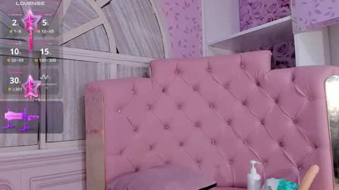 Snapshot of valentina_cortes72 chatting on 09/13/25, 08:25 Valentina online show from 09/13/25, 08:25