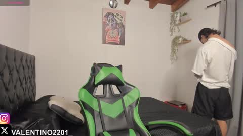 Snapshot of valentino2201 chatting on 10/02/25, 11:34 valentino online show from 10/02/25, 11:34