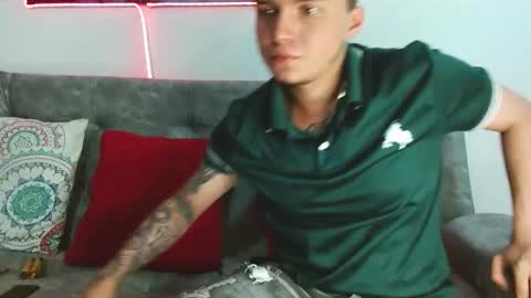 Snapshot of valentino_bel chatting on 11/17/25, 03:18 Nick online show from 11/17/25, 03:18