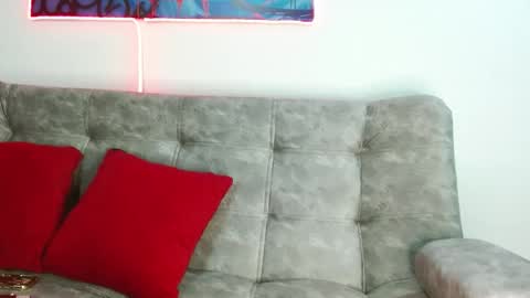 Snapshot of valentino_bel chatting on 11/19/25, 12:38 Nick online show from 11/19/25, 12:38