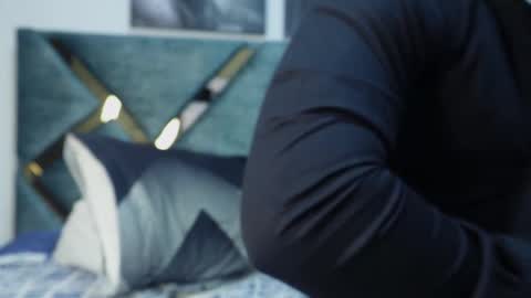 Valentino Ferrari online show from 10/15/25, 02:11