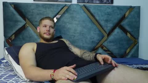 Valentino Ferrari online show from 10/16/25, 01:50