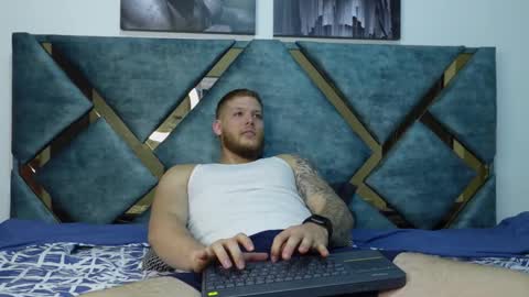 Valentino Ferrari online show from 10/22/25, 01:39