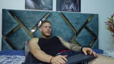 Valentino Ferrari online show from 10/23/25, 02:00