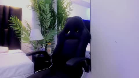 valeri_tafur online show from 10/29/25, 11:01