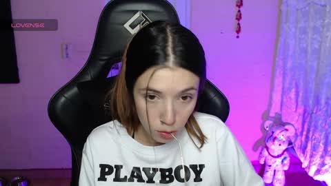 Snapshot of valeria_mendozza chatting on 12/04/24, 04:32 online show from 12/04/24, 04:32