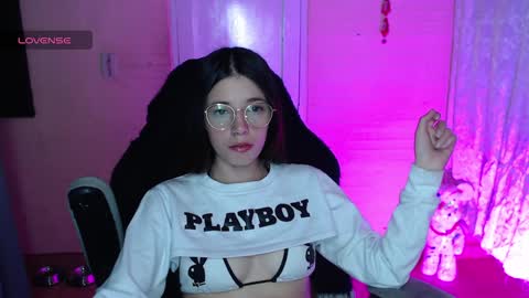 Snapshot of valeria_mendozza chatting on 12/10/24, 06:54 online show from 12/10/24, 06:54