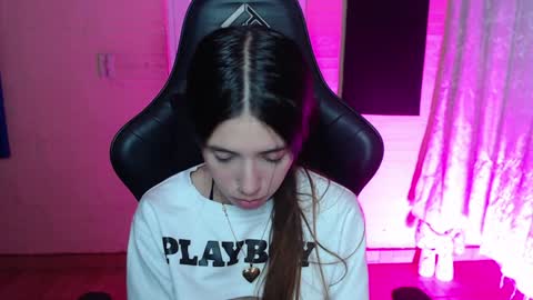 Snapshot of valeria_mendozza chatting on 12/28/24, 08:05 online show from 12/28/24, 08:05