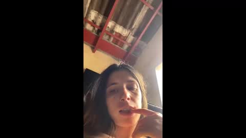 Snapshot of valeria_mendozza chatting on 01/02/25, 08:02 online show from 01/02/25, 08:02