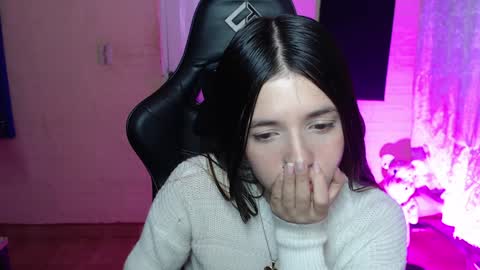 Snapshot of valeria_mendozza chatting on 02/06/25, 04:53 online show from 02/06/25, 04:53