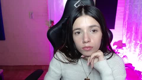 Snapshot of valeria_mendozza chatting on 02/06/25, 07:56 online show from 02/06/25, 07:56