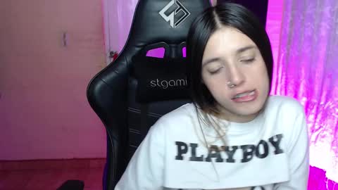 Snapshot of valeria_mendozza chatting on 02/14/25, 05:30 online show from 02/14/25, 05:30