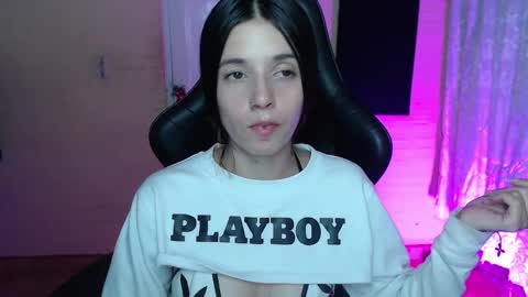 Snapshot of valeria_mendozza chatting on 02/14/25, 08:31 online show from 02/14/25, 08:31