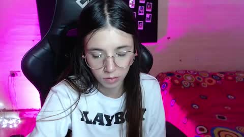 Snapshot of valeria_mendozza chatting on 03/12/25, 04:30 online show from 03/12/25, 04:30