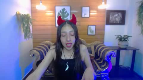 Snapshot of valeria_rossi7 chatting on 02/14/25, 10:47 Valeria online show from 02/14/25, 10:47