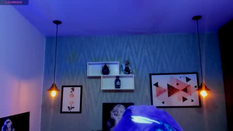 Valeria online show from 11/18/25, 02:39