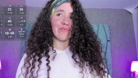 Snapshot of valeriaa_soler chatting on 10/21/25, 05:35 Valeria online show from 10/21/25, 05:35