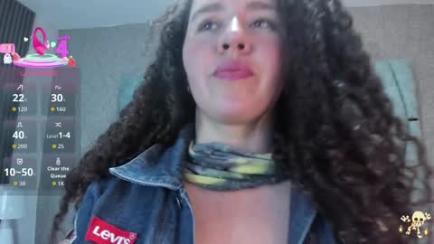 Snapshot of valeriaa_soler chatting on 11/08/25, 07:12 Valeria online show from 11/08/25, 07:12