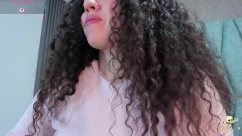 Snapshot of valeriaa_soler chatting on 11/11/25, 04:07 Valeria online show from 11/11/25, 04:07