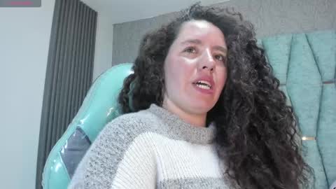 Snapshot of valeriaa_soler chatting on 11/12/25, 02:28 Valeria online show from 11/12/25, 02:28