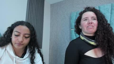 Snapshot of valeriaa_soler chatting on 11/14/25, 01:21 Valeria online show from 11/14/25, 01:21