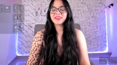 Snapshot of valeriadrems chatting on 10/19/25, 02:01 Tell me vale online show from 10/19/25, 02:01