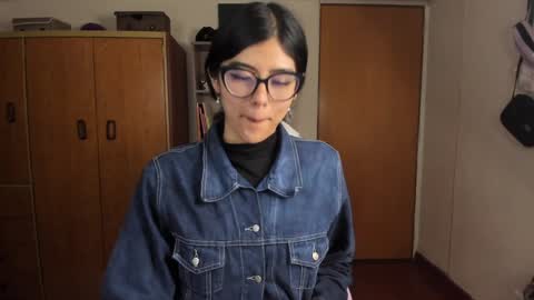 Snapshot of valerie__sky chatting on 12/17/24, 02:44 Val online show from 12/17/24, 02:44