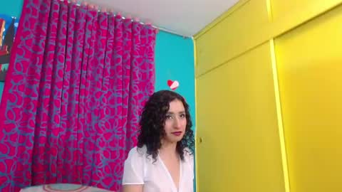 Snapshot of valerie_mase chatting on 02/21/25, 04:59 vale online show from 02/21/25, 04:59