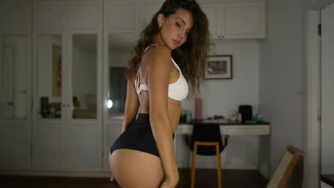 Snapshot of valerieh chatting on 11/26/25, 12:44 Valerie online show from 11/26/25, 12:44