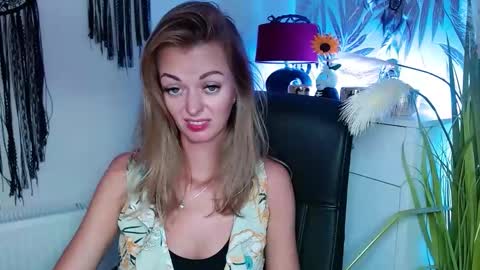 Snapshot of valerieluvsugar chatting on 12/02/24, 04:42 Valerie online show from 12/02/24, 04:42