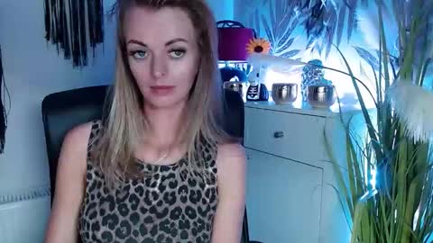 Snapshot of valerieluvsugar chatting on 12/03/24, 04:39 Valerie online show from 12/03/24, 04:39