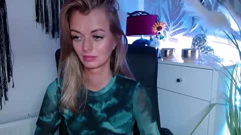 Snapshot of valerieluvsugar chatting on 12/28/24, 08:26 Valerie online show from 12/28/24, 08:26