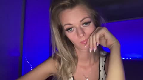 Snapshot of valerieluvsugar chatting on 03/03/25, 09:15 Valerie online show from 03/03/25, 09:15