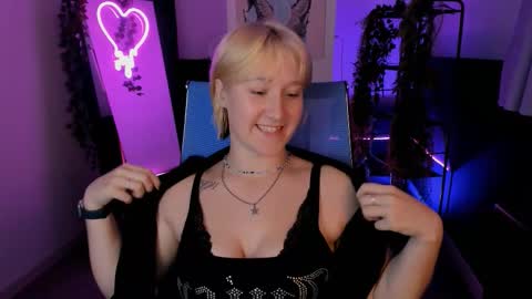 Snapshot of valeriiemills chatting on 09/09/25, 06:24 Valerie online show from 09/09/25, 06:24