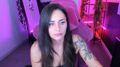 Snapshot of valeriiemills chatting on 10/03/25, 04:26 Valerie online show from 10/03/25, 04:26