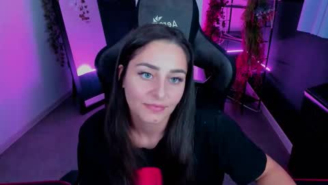 Snapshot of valeriiemills chatting on 10/28/25, 05:37 Valerie online show from 10/28/25, 05:37