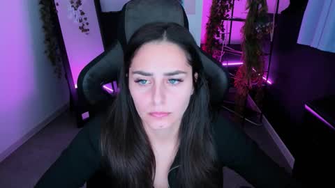 Snapshot of valeriiemills chatting on 10/29/25, 03:03 Valerie online show from 10/29/25, 03:03