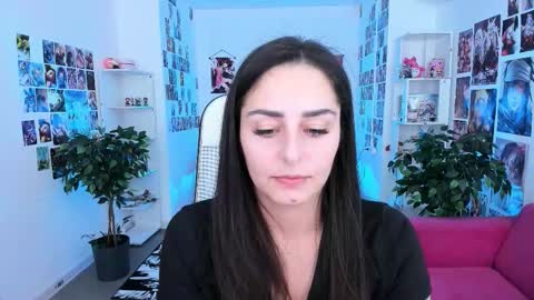 Snapshot of valeriiemills chatting on 11/06/25, 03:13 Valerie online show from 11/06/25, 03:13