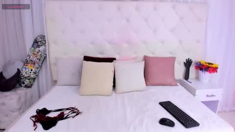 Snapshot of valerik_cano chatting on 09/19/25, 12:06 valeria111111 online show from 09/19/25, 12:06