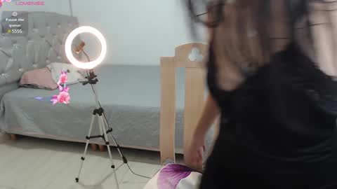 valeria online show from 12/19/24, 04:56