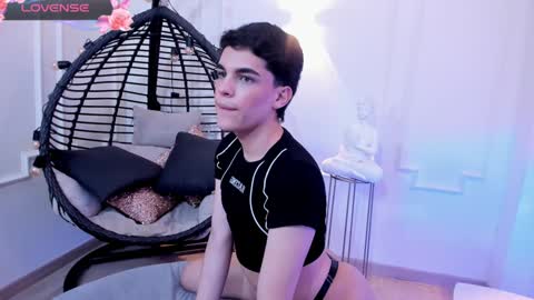 Snapshot of valery_hil chatting on 12/02/24, 11:18 Thomy online show from 12/02/24, 11:18