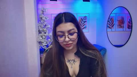 Snapshot of valery_m00n chatting on 10/27/25, 12:20 VALERY.  online show from 10/27/25, 12:20