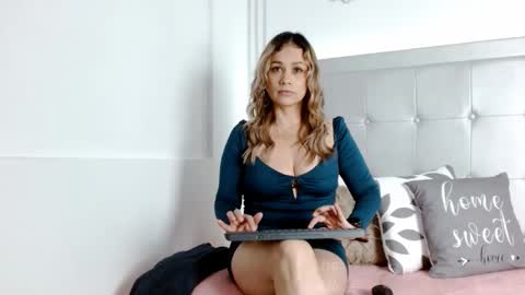 Snapshot of valery_roche chatting on 10/21/25, 01:56 valery_roche online show from 10/21/25, 01:56